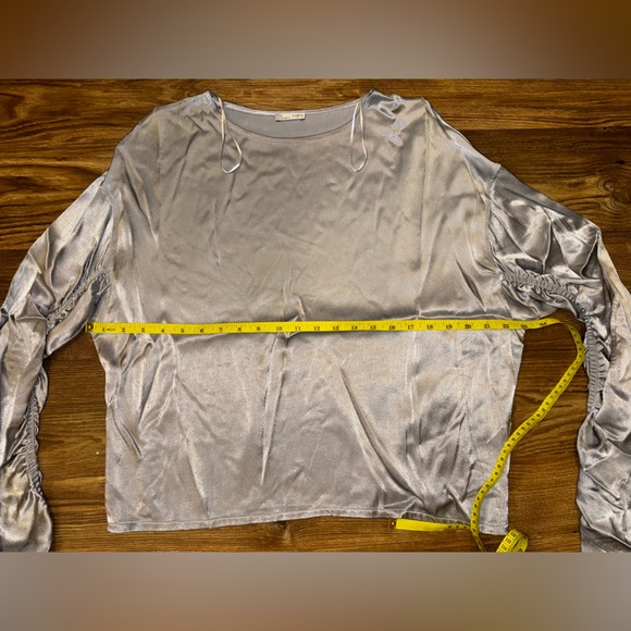ZARA Silver Top Ruched Sleeves size L - Picture 12 of 13